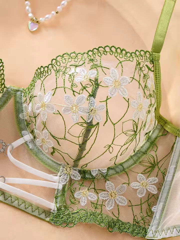 Green Daisy Embroidery 2-Piece Set.
