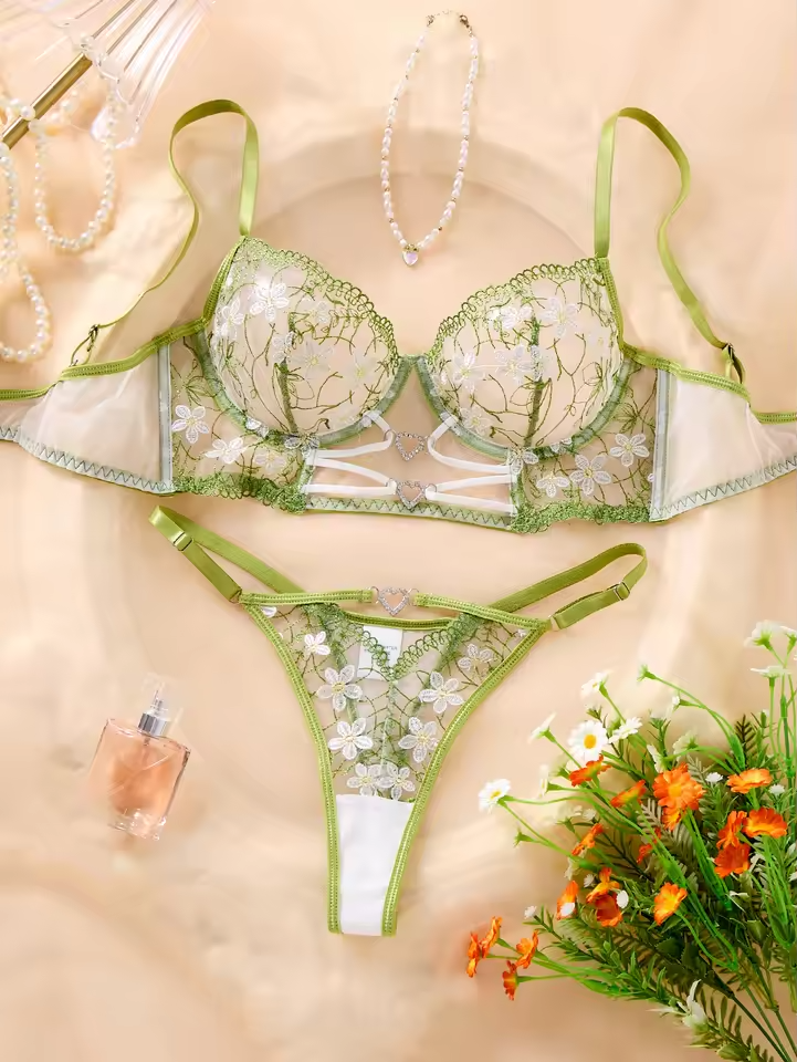 Green Daisy Embroidery 2-Piece Set.