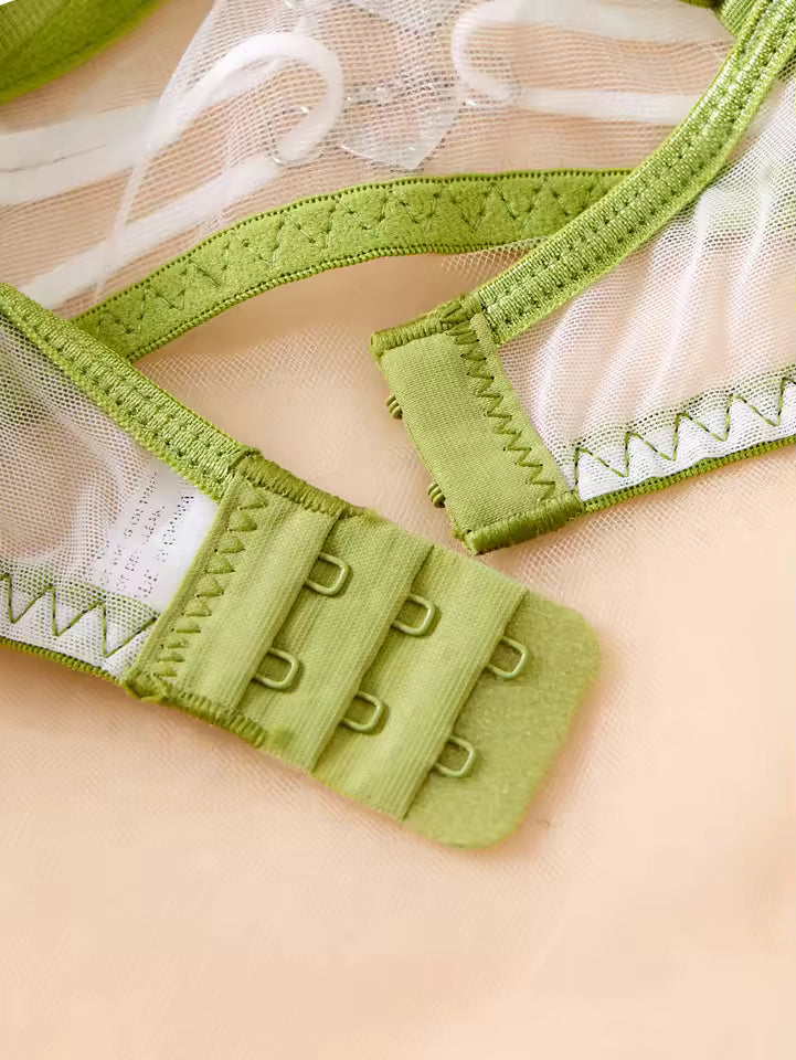 Green Daisy Embroidery 2-Piece Set.